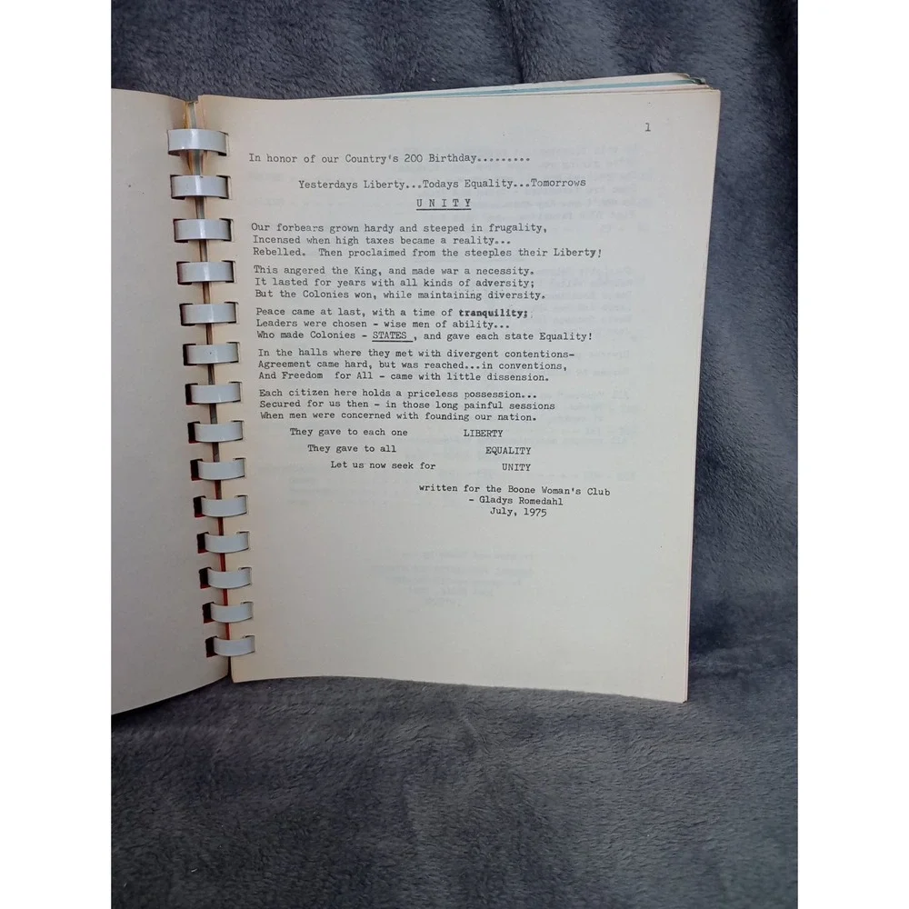Boone Woman's Club Cookbook Boone,‎ Iowa Bicentennial Edition 1976 Local Recipes